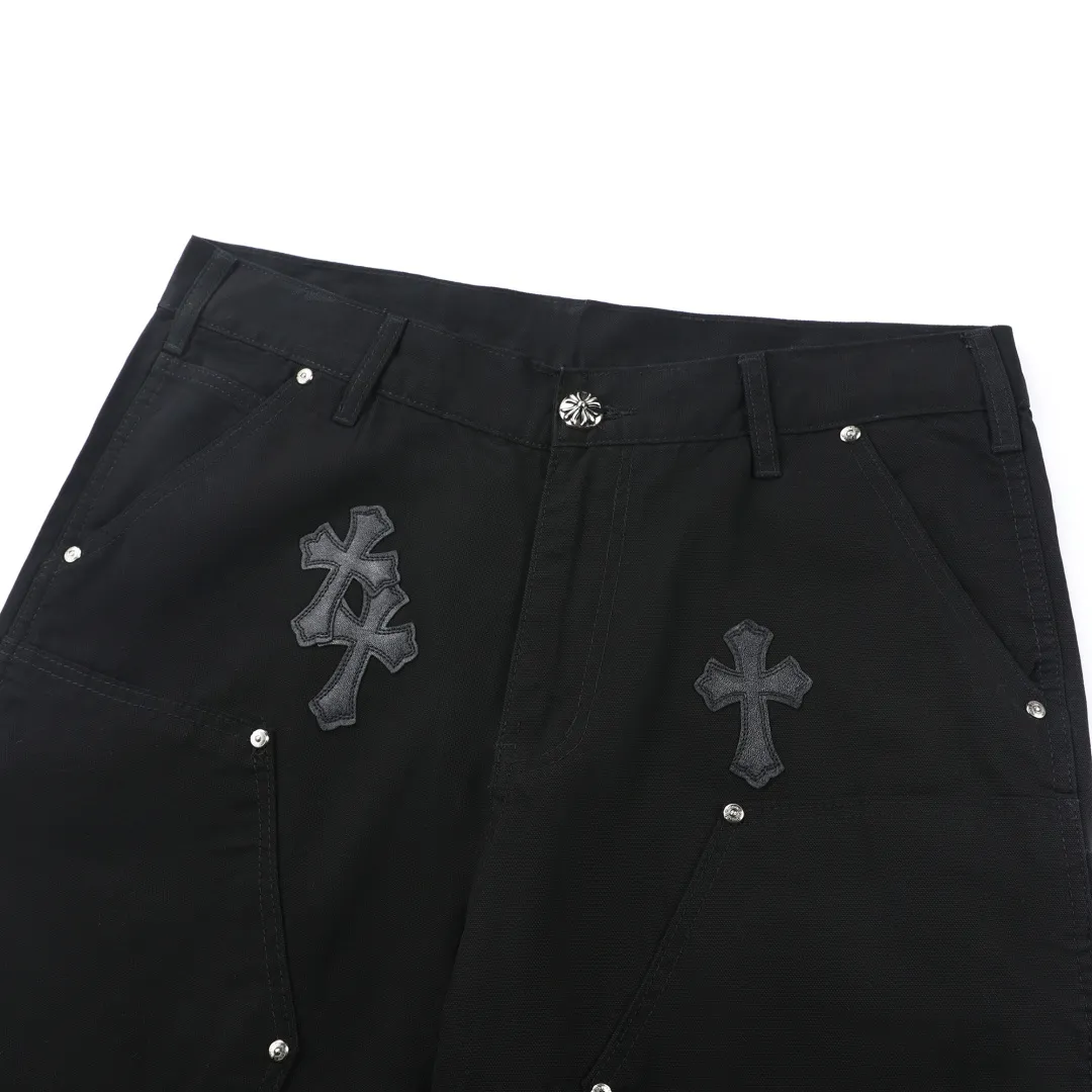 P280 💰 (Top version) Chrome hearts Cross patch leather jeans workwear logging pants Chrome hearts logging pants are here! ! ! CH Croix Heart Double Knee Cross Patch Leather Bo1 Style Logging Pants Straight-leg Work Pants B136 Croix Heart Cross Sanskrit Overalls Price 20W level, patchwork cross pattern embellishment, high-waisted washed jeans! ! Absolutely high-end luxury products, 1.9W level god-level single products, super popular products, made by top heavy industry, not to be missed. About Zangyin, this is an extremely luxurious fashion brand, which can also be called the nobles of the high street. It has always been an exclusive brand of some hipsters or rich second generation. Compared with ordinary high streets, it is more luxurious and noble. Compared with luxury brands, it has a more fashionable personality and has always been a brand that I have a special liking for. Imported yarn is custom-woven into a high-density twill canvas, which ensures a crisp silhouette while also making the fabric feel very delicate. It follows the B01 classic silhouette, with a crisp and stylish upper body. The ready-made garments are stone-ground and fermented, so they can be matched with any style. Buttons and zinc-drawn washables are genuine YKK retro metal products. Double-layered canvas on the front. Perfect details. All hardware is perfect. Size: S-XXL Color: Black